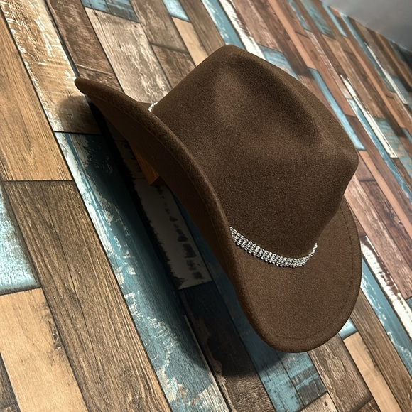 Brown western costume hat with embellishment - Picture 8 of 11